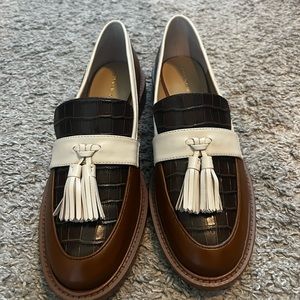 Never worn, size 8 Ann Taylor Loafers